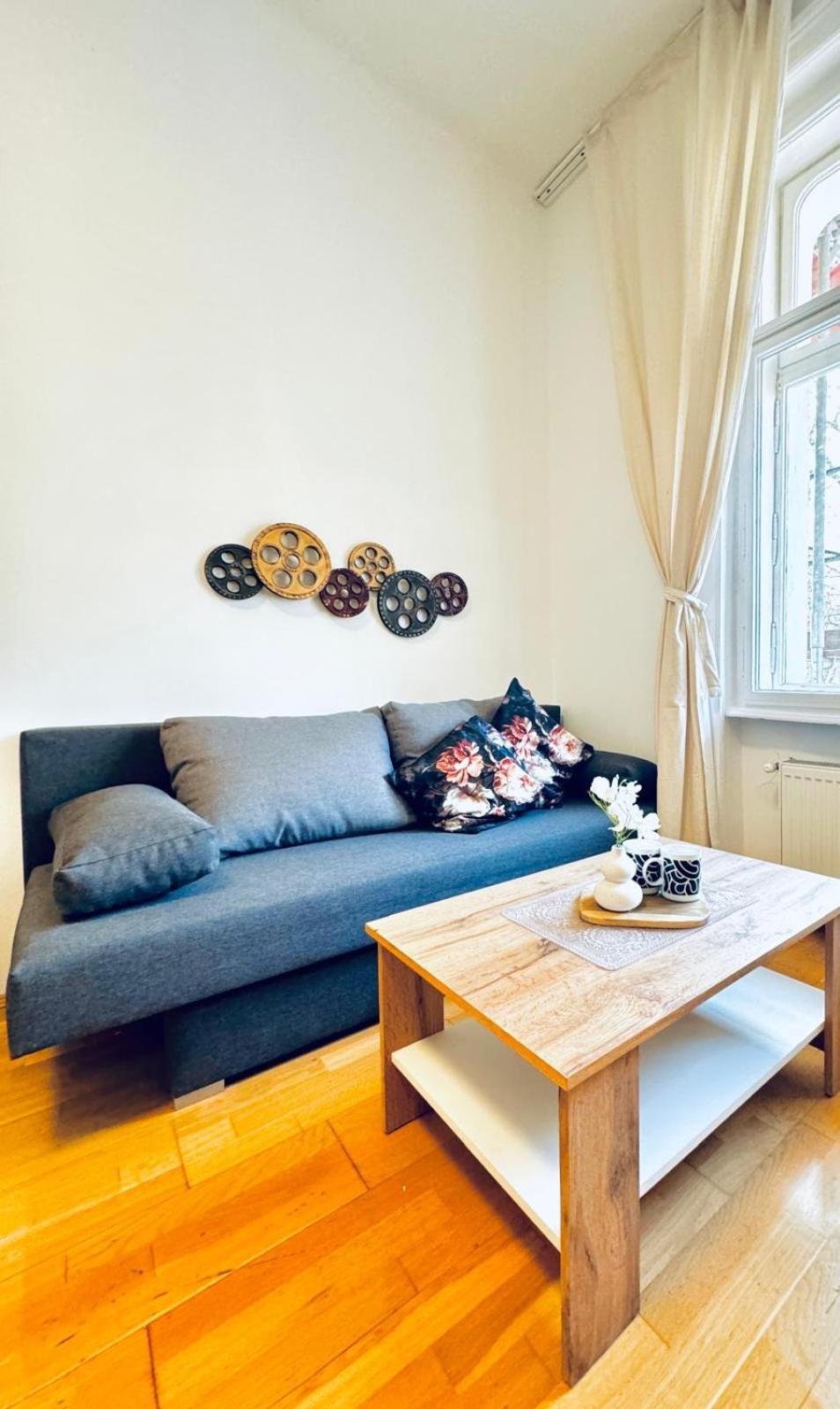 Lovely 2br For 5people, Only 17 Minute Walk To Schoenbrunn Wien